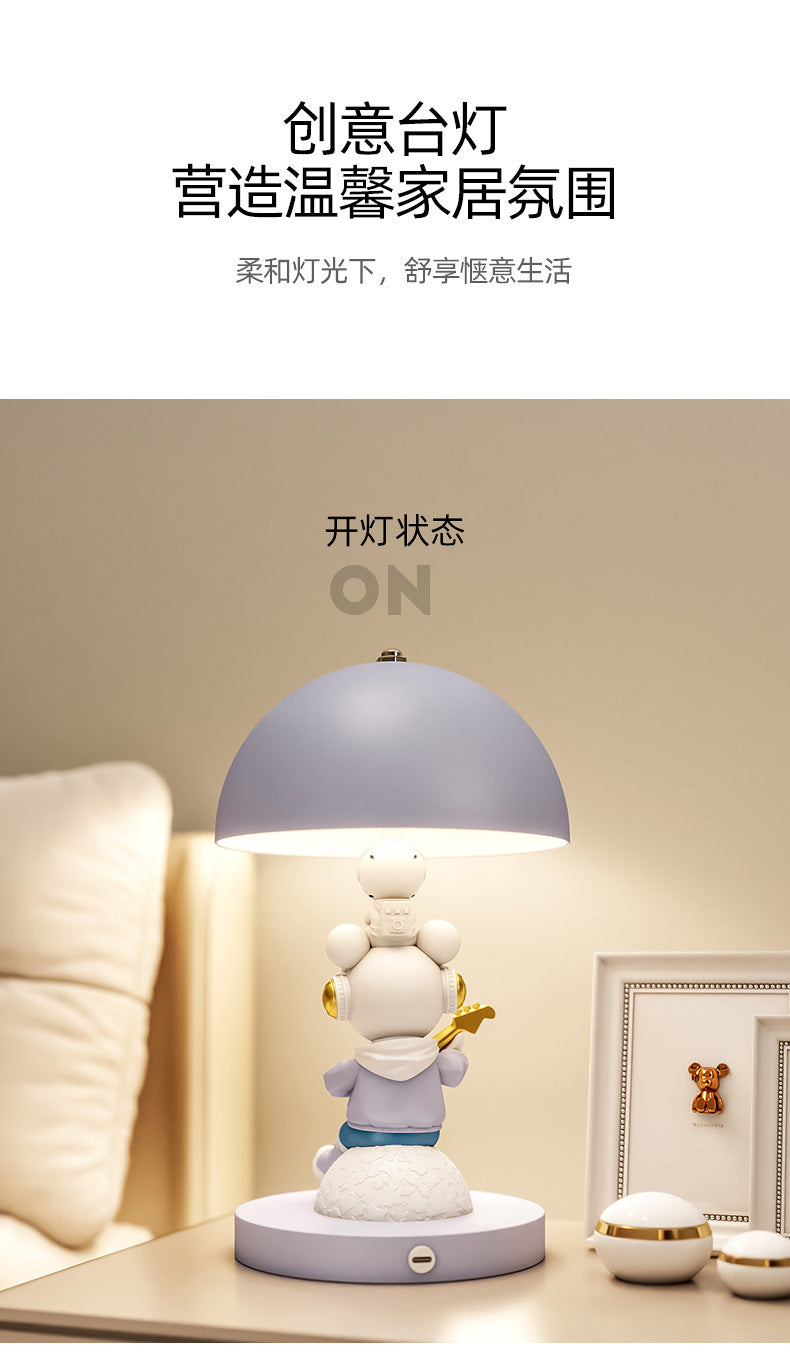 Astronaut Space Lamp for Study Room, Children's Room, Bedside Table Lamp, Desktop Ornament, Atmosphere Bedroom Night Light, Creative Gift