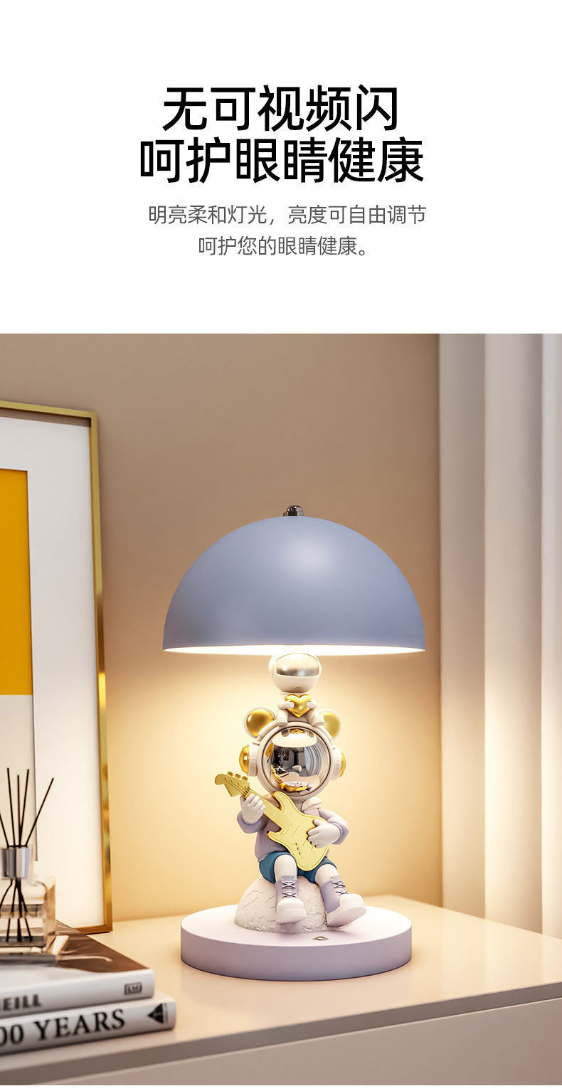 Astronaut Space Lamp for Study Room, Children's Room, Bedside Table Lamp, Desktop Ornament, Atmosphere Bedroom Night Light, Creative Gift