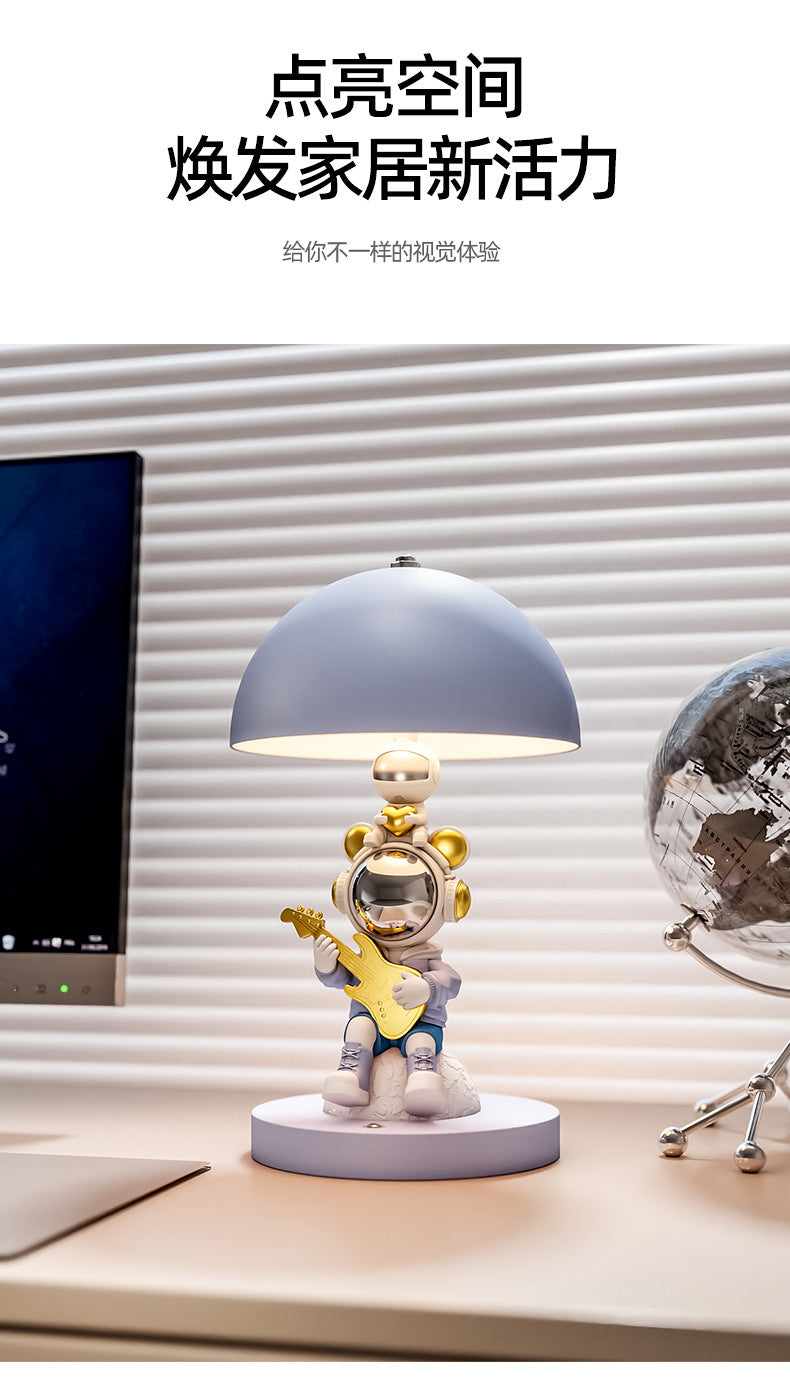 Astronaut Space Lamp for Study Room, Children's Room, Bedside Table Lamp, Desktop Ornament, Atmosphere Bedroom Night Light, Creative Gift